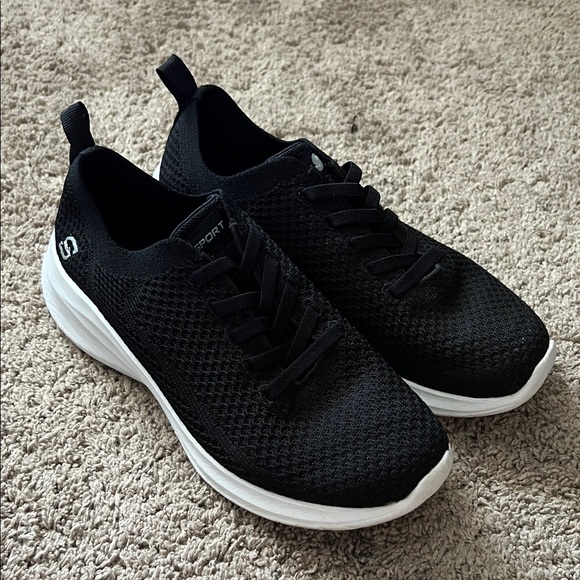 Skechers Women’s Sport Memory Foam Black and White Sneakers - Picture 1 of 7